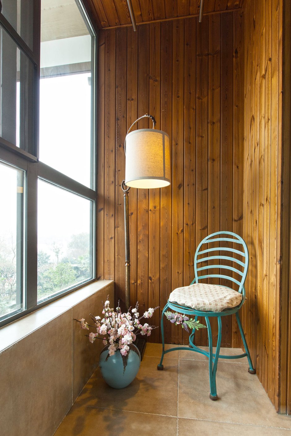 Кресло для лоджии деревянное