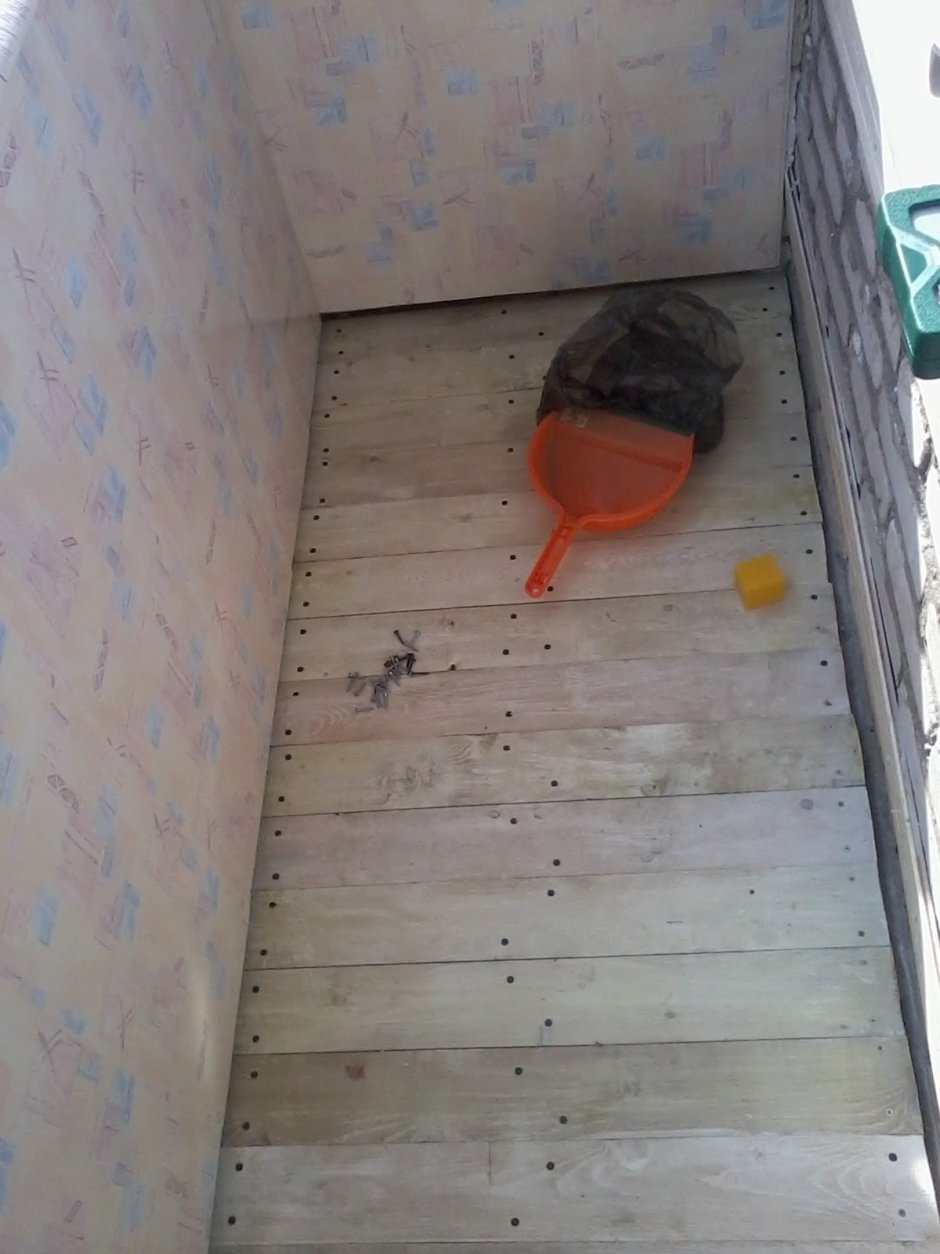 Настил деревянный на балконе своими