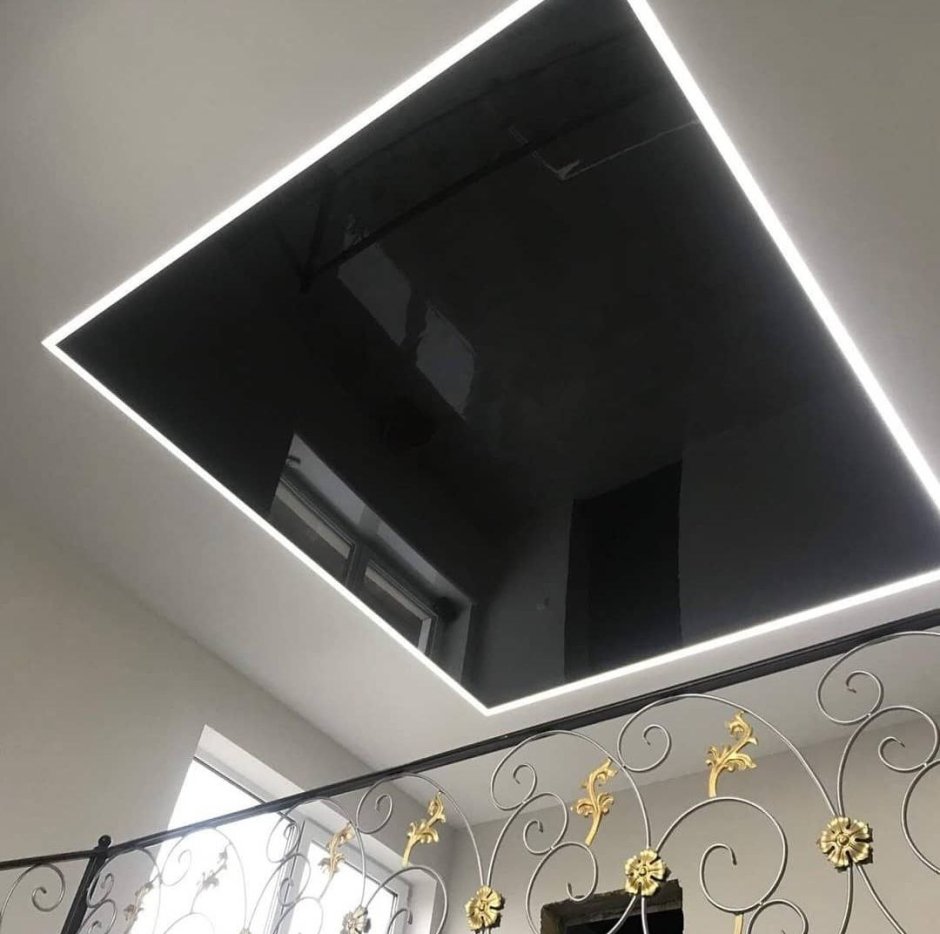 Черный парящий потолок