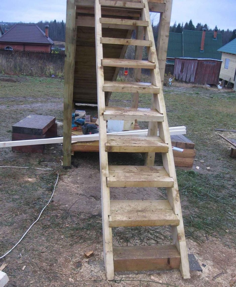 Самодельная деревянная лестница
