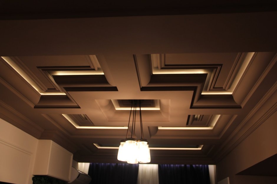 Кессонный потолок из гипсокартона с подсветкой