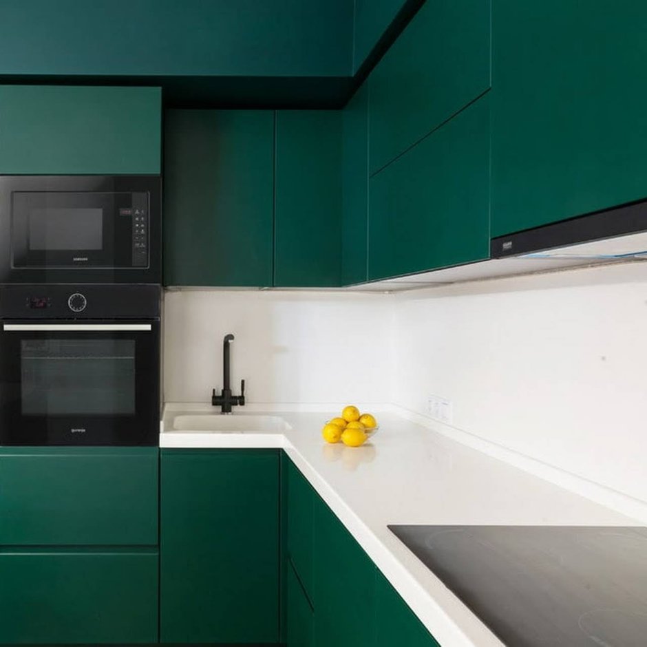 Кухня зеленая матовая