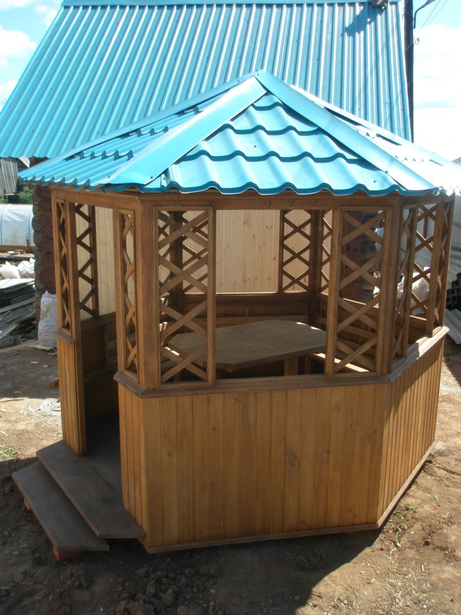 Беседка из дверок
