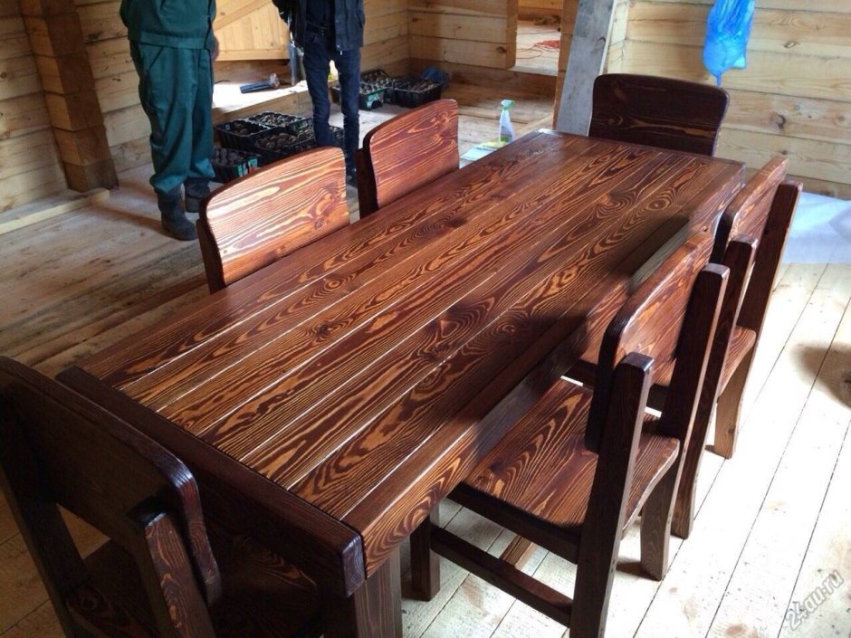 Деревянный стол брашированный