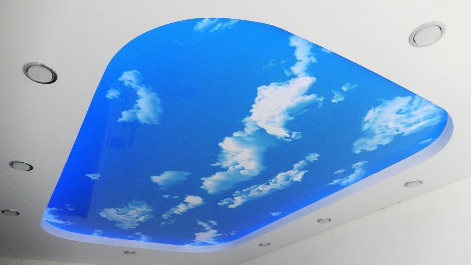 Двухуровневый потолок голубое небо