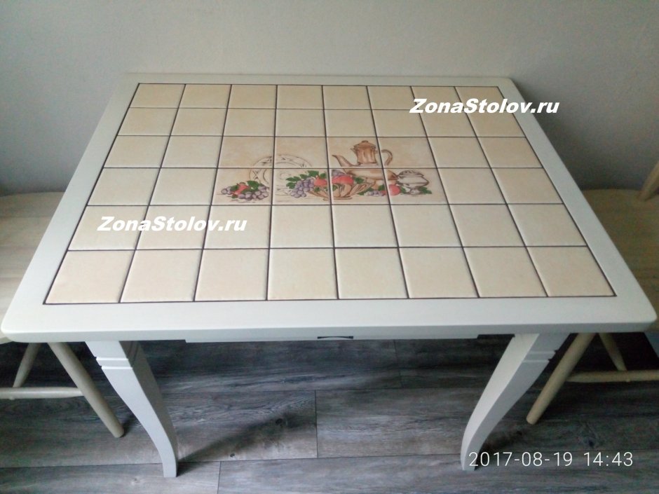 Стол с плиткой керамической декор