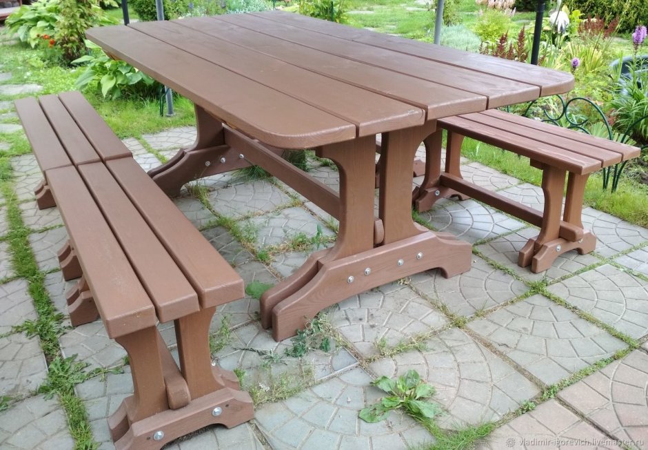 Садовый стол из дерева для дачи