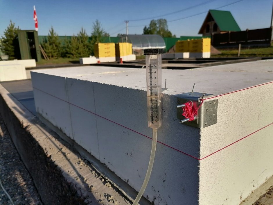 Разметка первого ряда газобетона