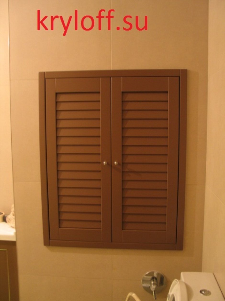 Деревянные дверцы в туалет