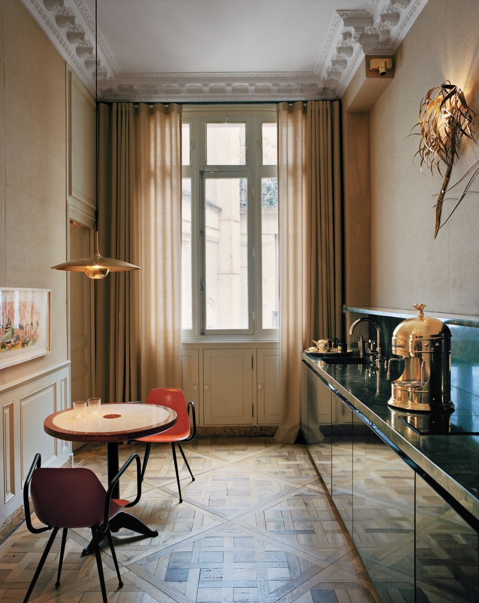 Кухня в парижском стиле в маленькой квартире
