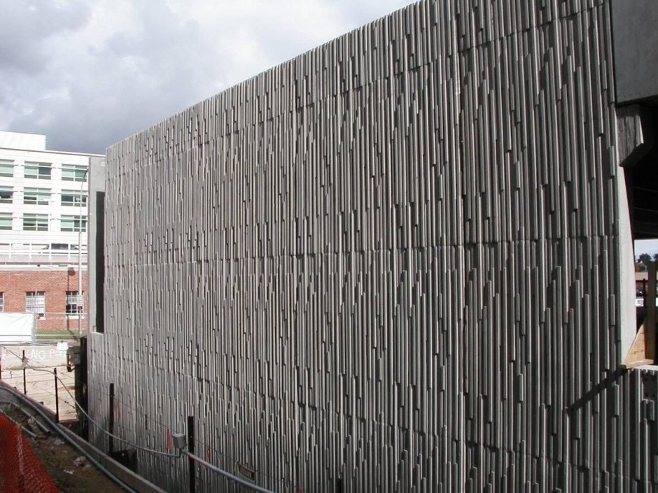 Бетонная стена фасад