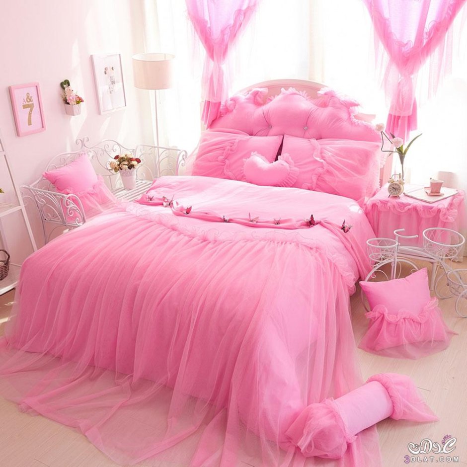 Розовая кроватка для девочки