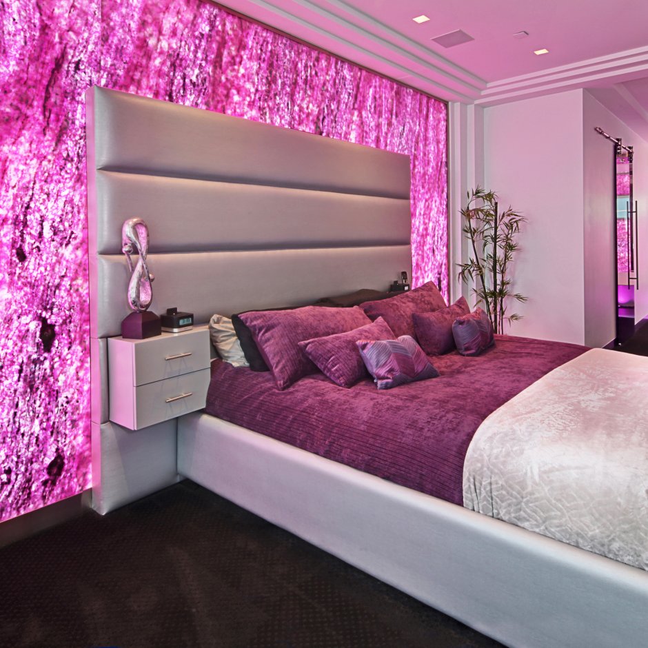 Спальня в розово лиловых тонах