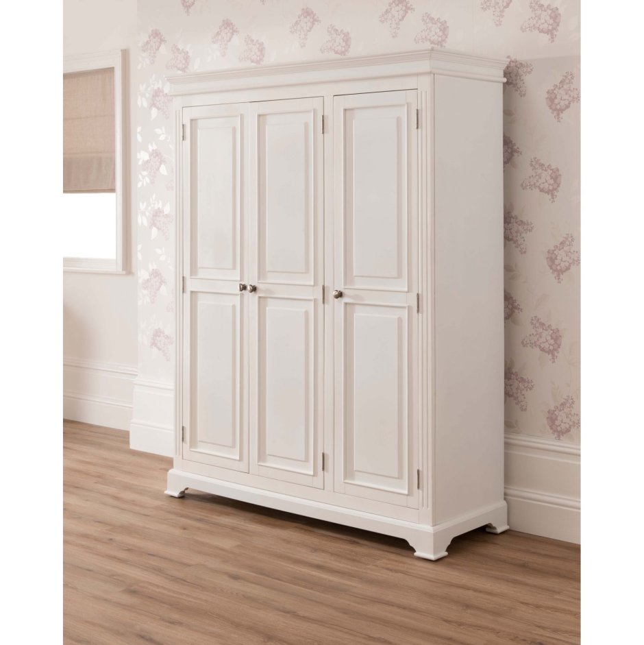 Шкаф в винтажном стиле белый