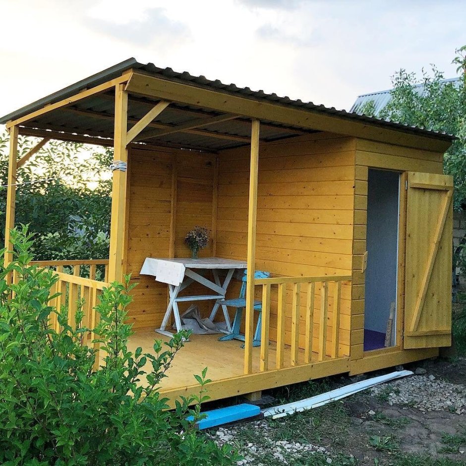 Сарай с навесом для дачи