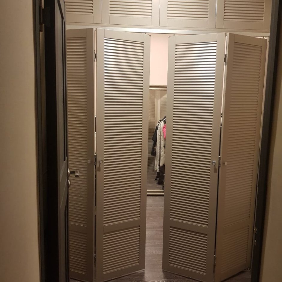 Двери в гардеробную комнату