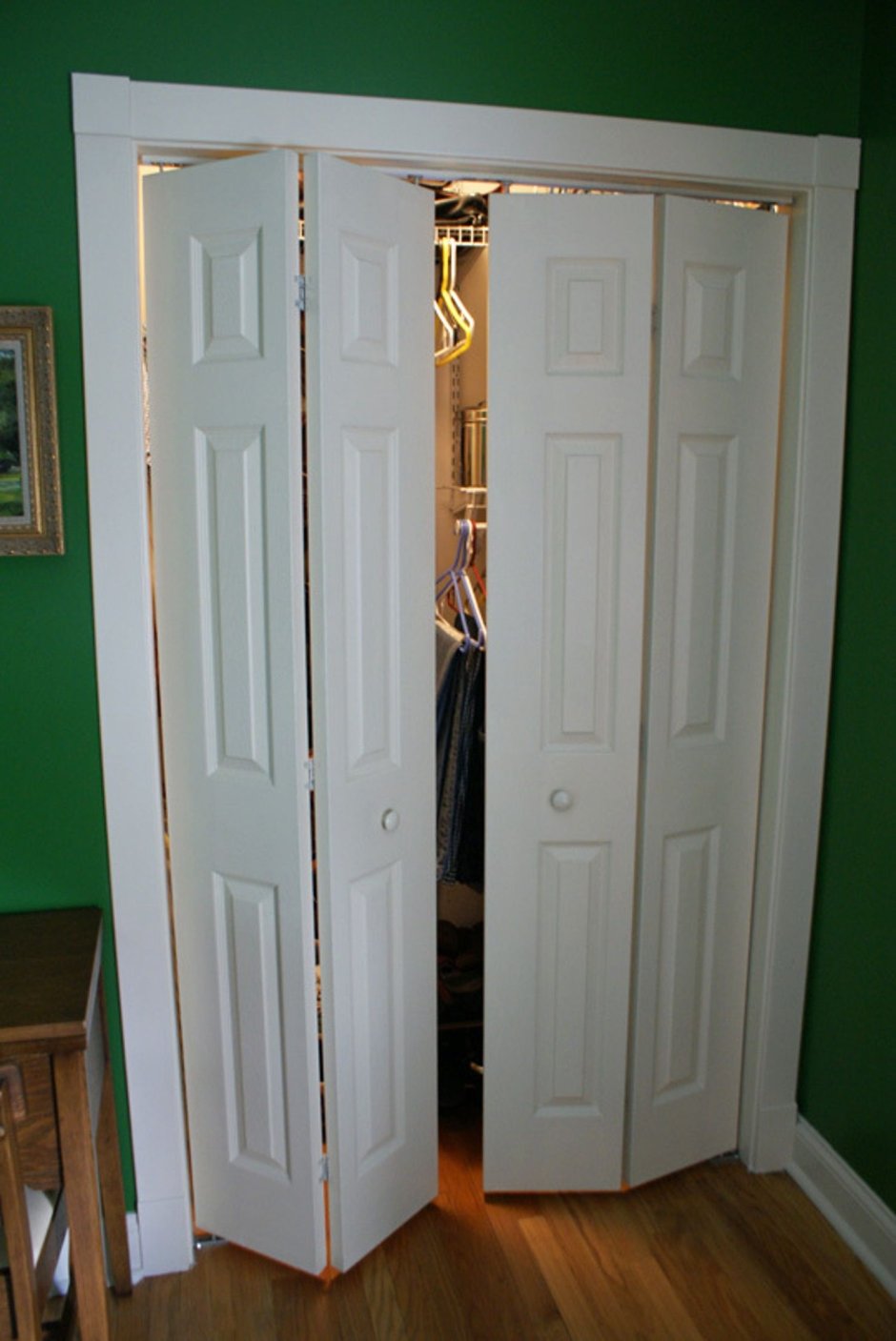 Складные двери для гардеробной