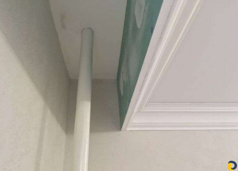 Потолочный плинтус на натяжной потолок с нишей