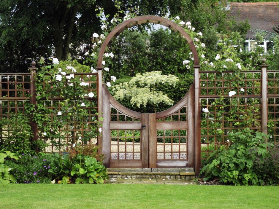 Садовая арка с калиткой