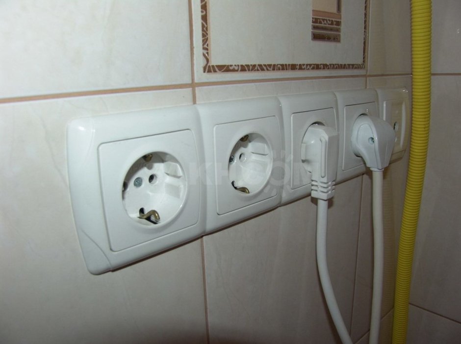 Электрика в ванной комнате розетки