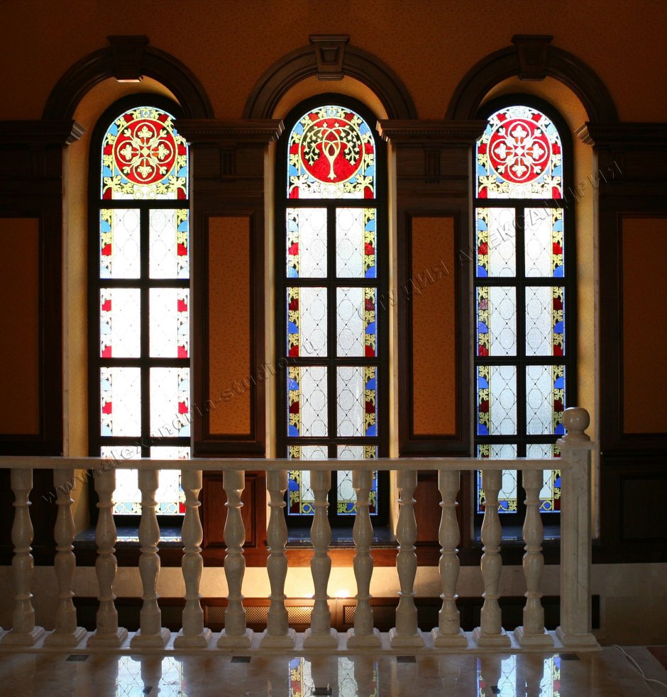 Витражные окна в готическом стиле