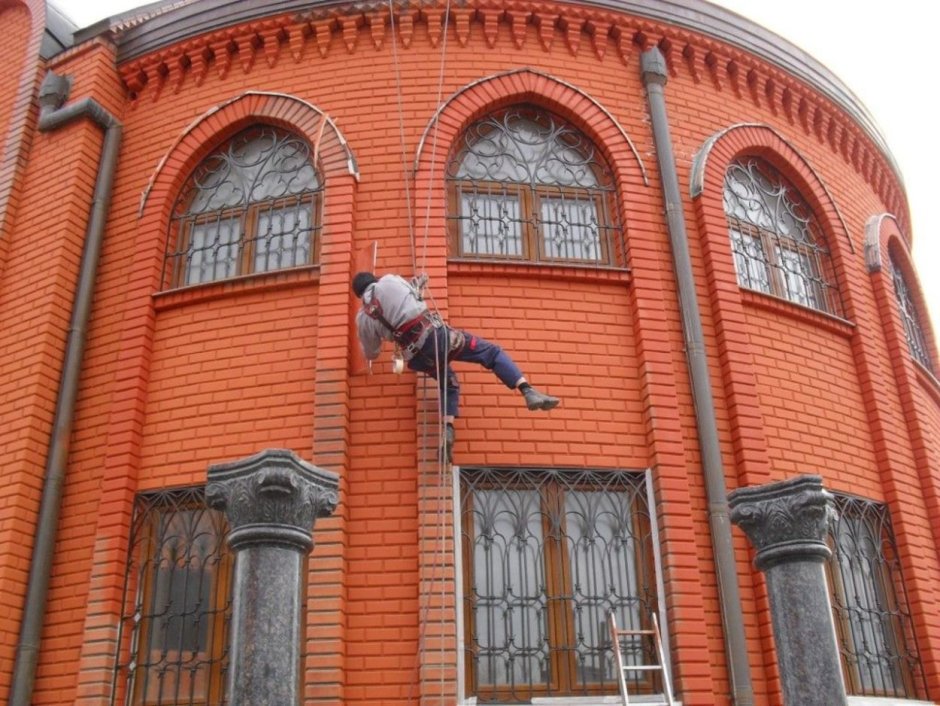 Крашеные кирпичные фасады