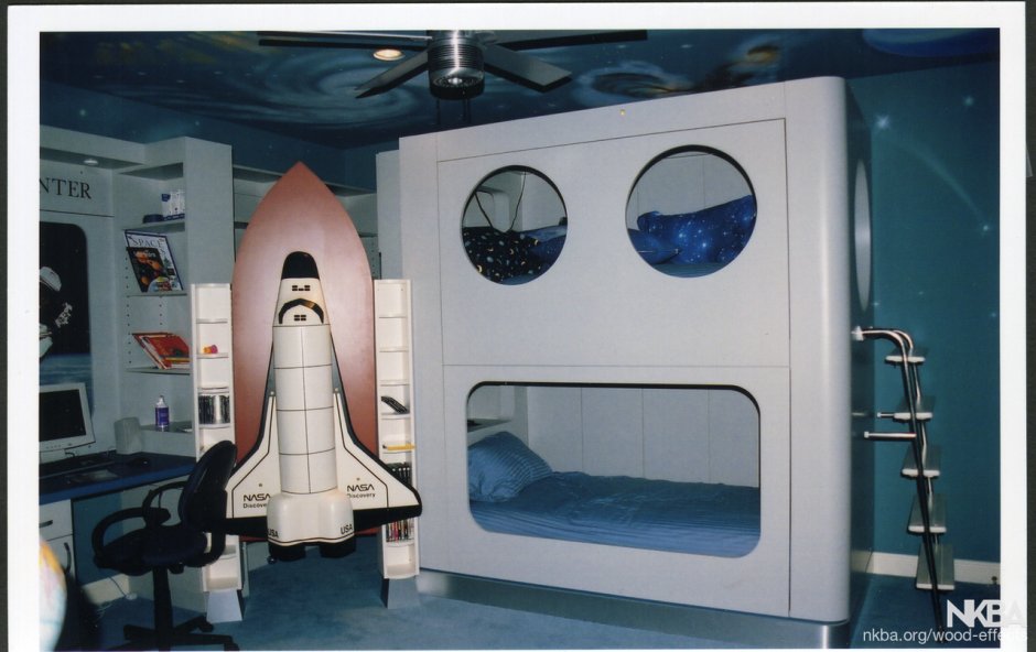 Кровать в виде ракеты для мальчика