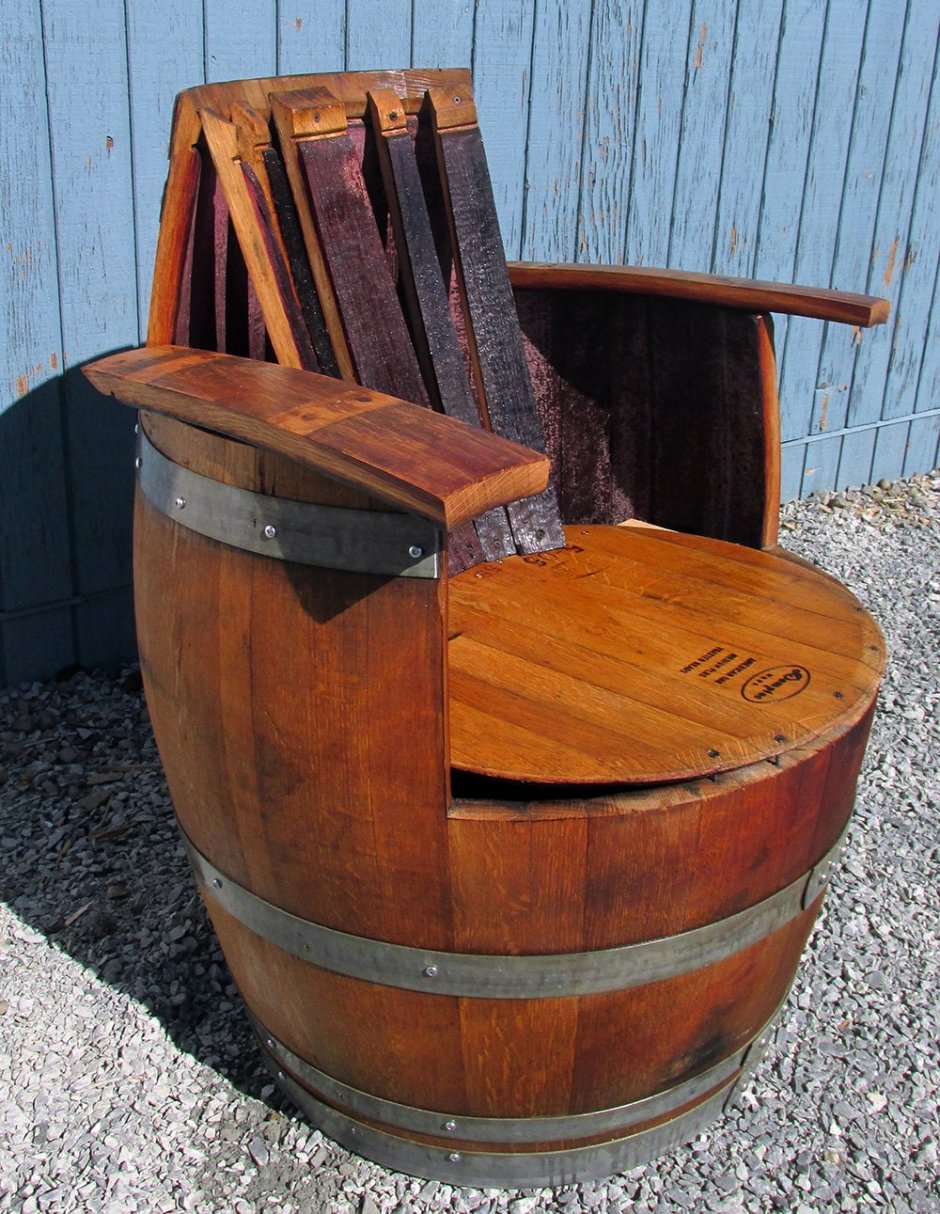 Кресло из бочки деревянной