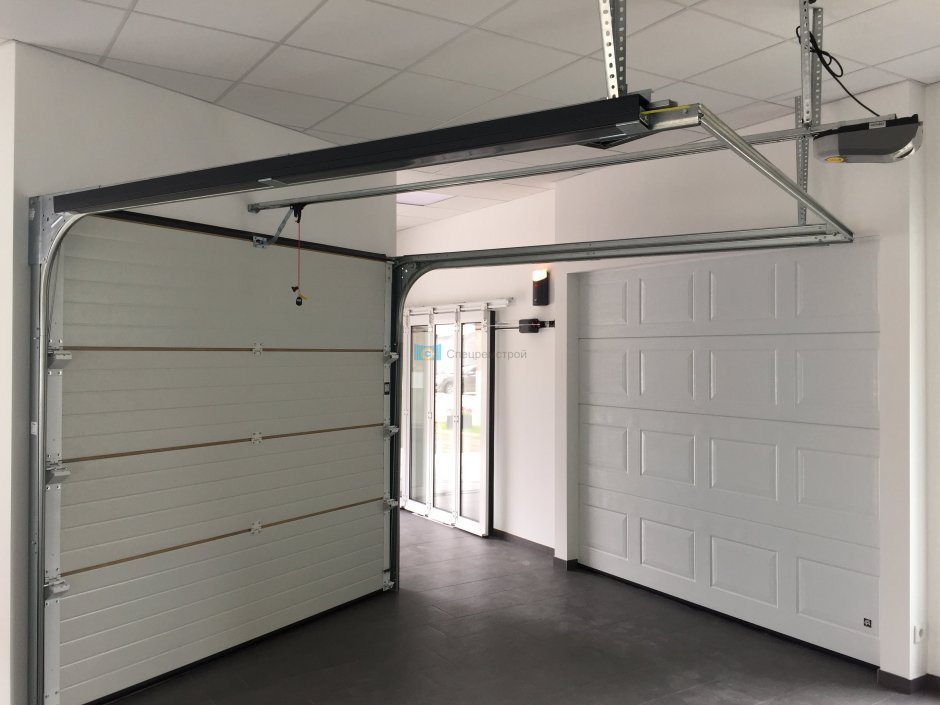 Ворота секционные подъемные 2750*2750 DOORHAN