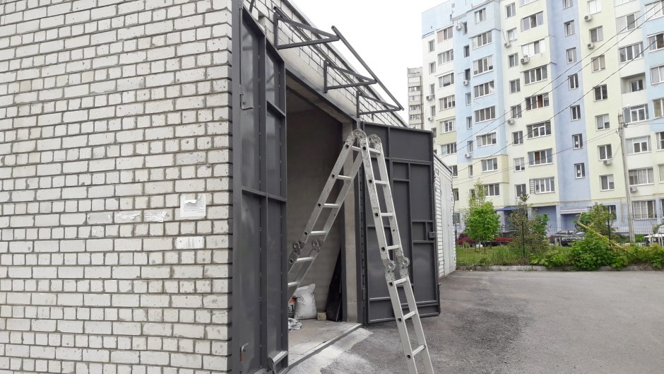 Козырек для ворот гаража