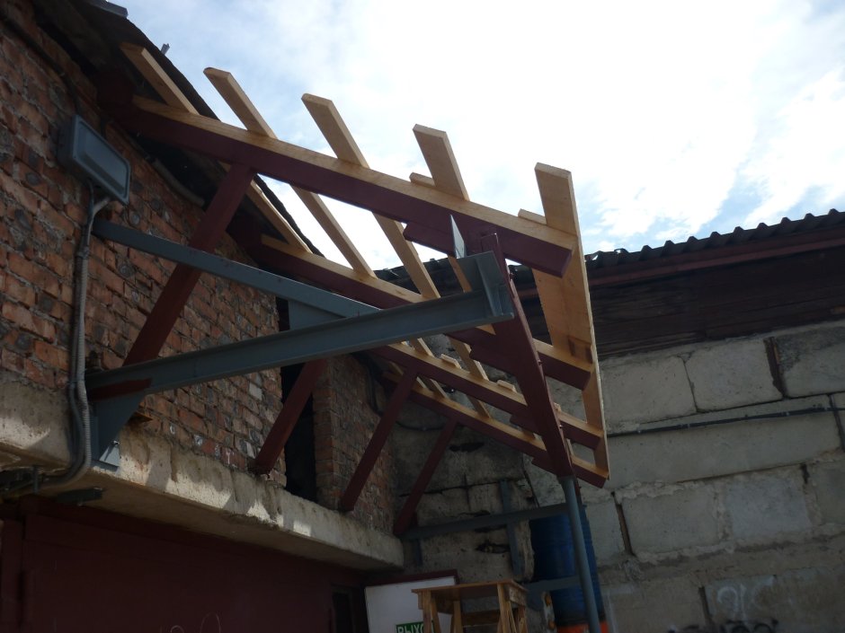 Козырек на крышу гаража