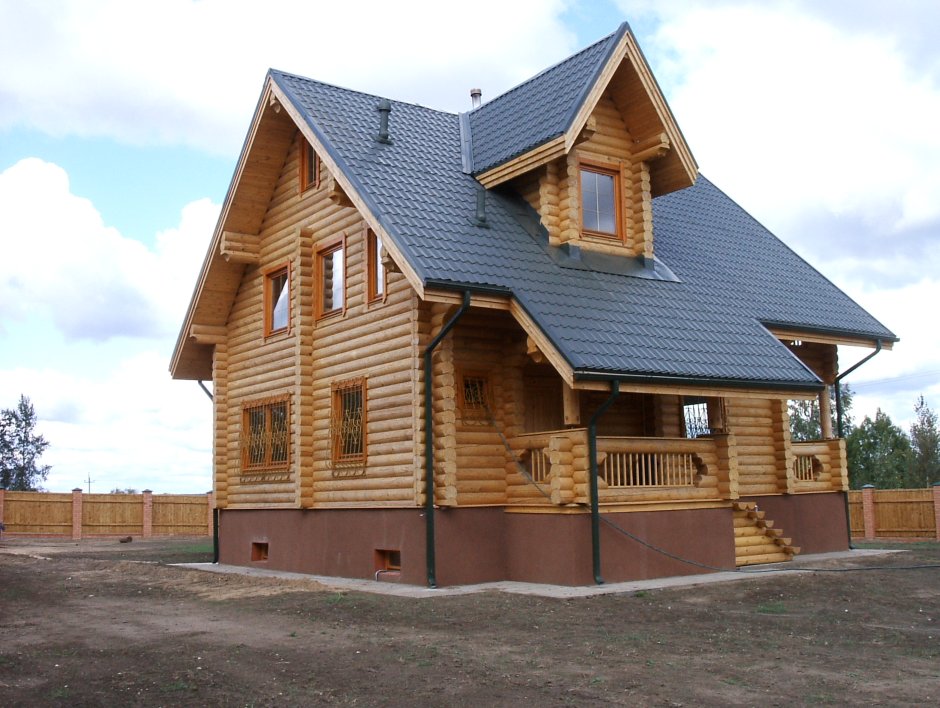Деревянный дом с металлочерепицей