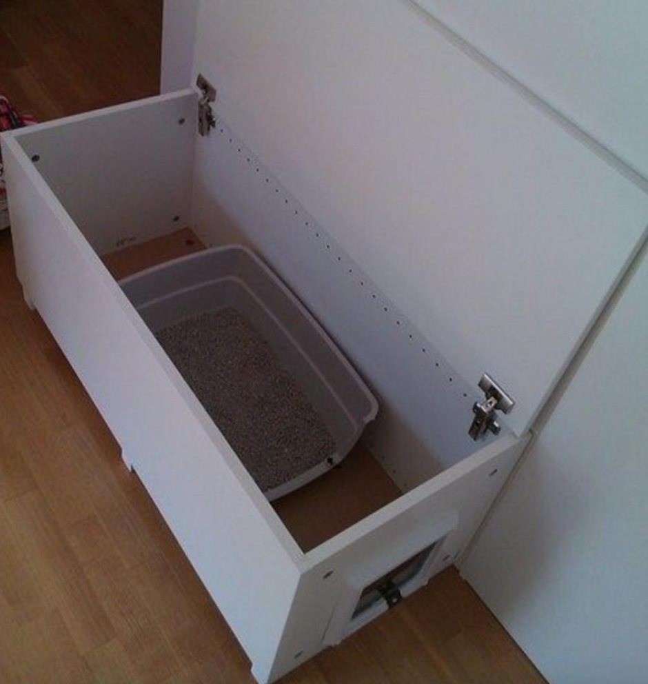 Лоток для кота в шкафу