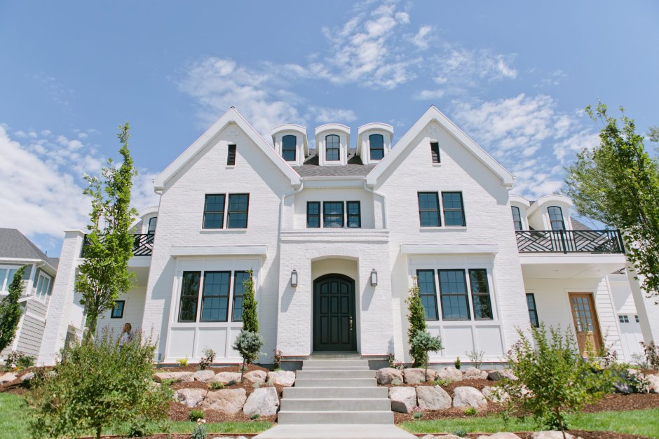 Modern Farmhouse Exterior кирпич
