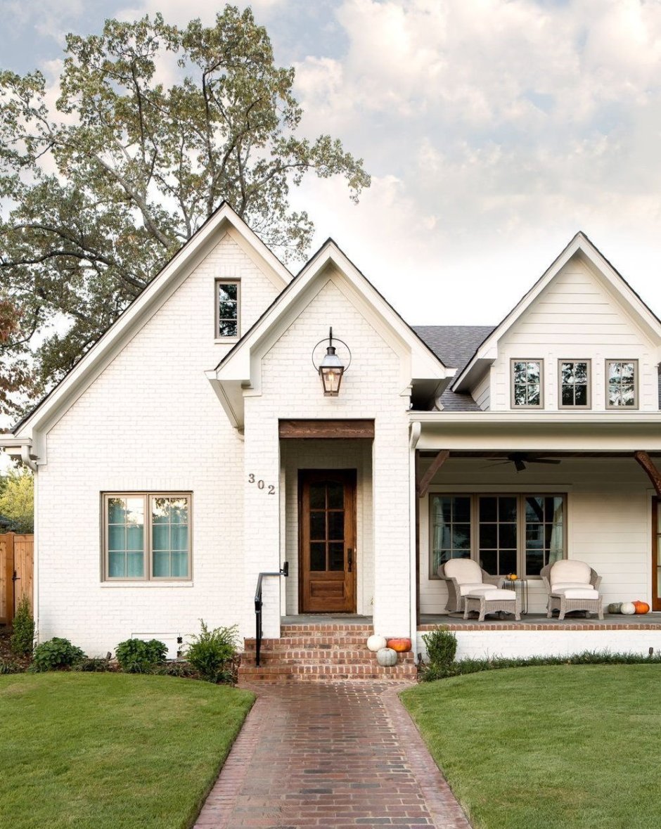 Modern Farmhouse Exterior кирпич