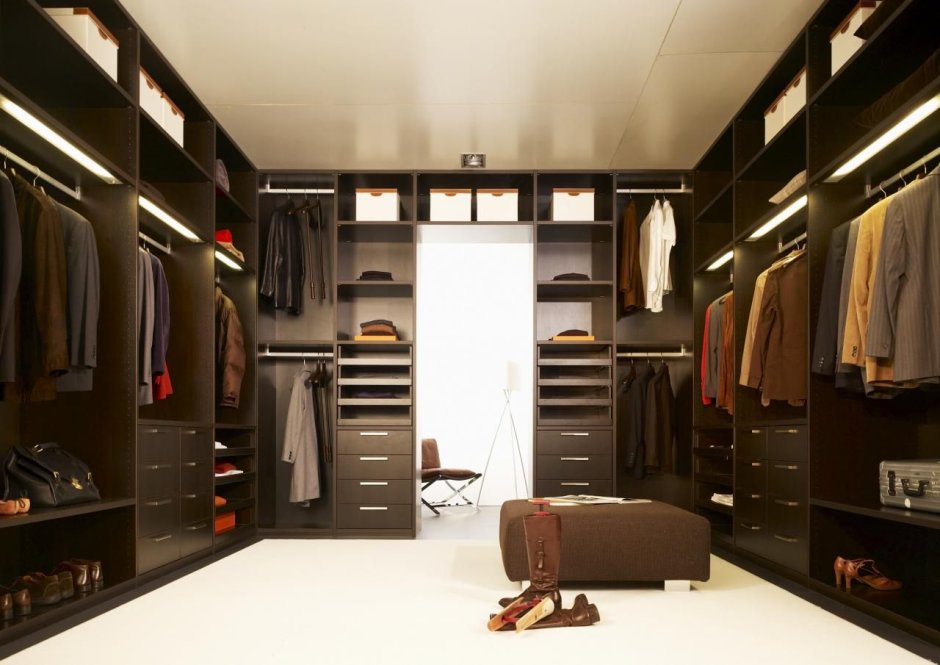 Красивая гардеробная комната