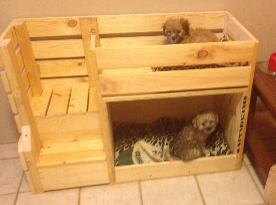 Двухуровневая деревянная кровать для собак