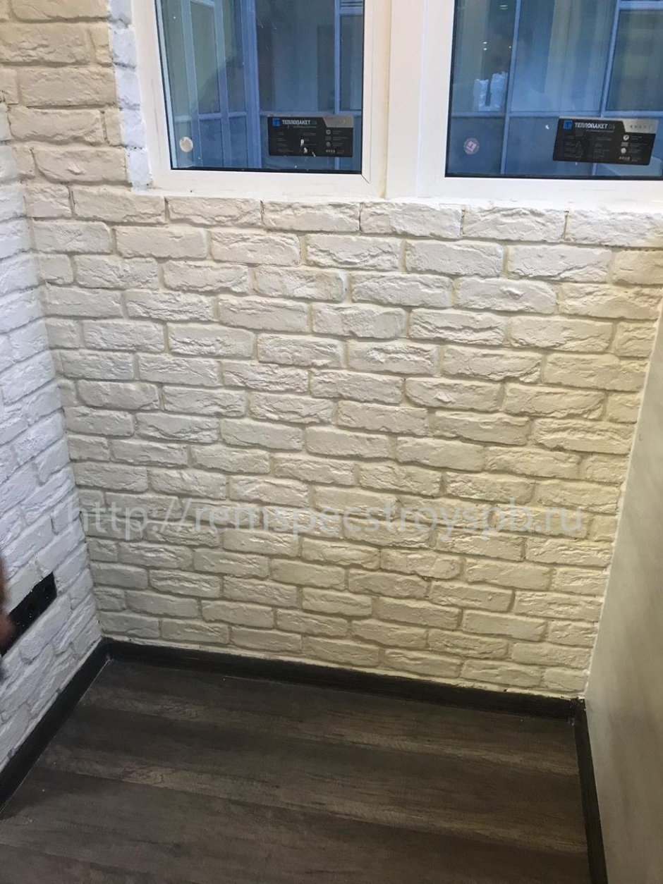 Панели под камень для внутренней отделки балкона