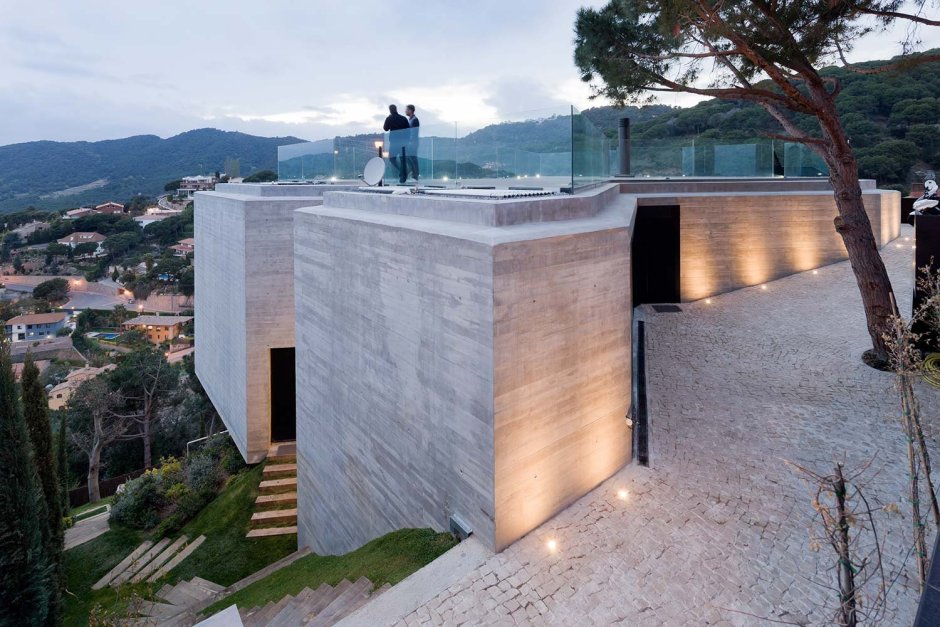 Гараж на склоне