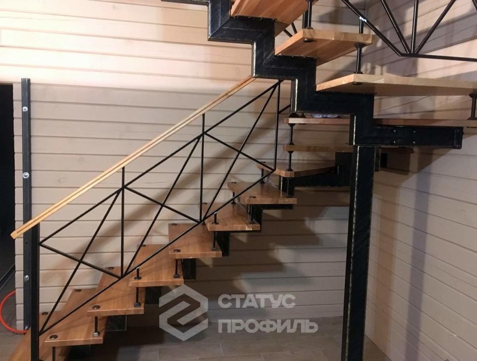 Лестница на 2 косоурах лофт