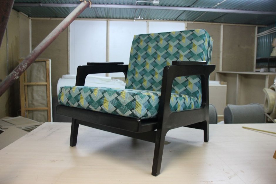 Кресло-кровать советское с деревянными подлокотниками