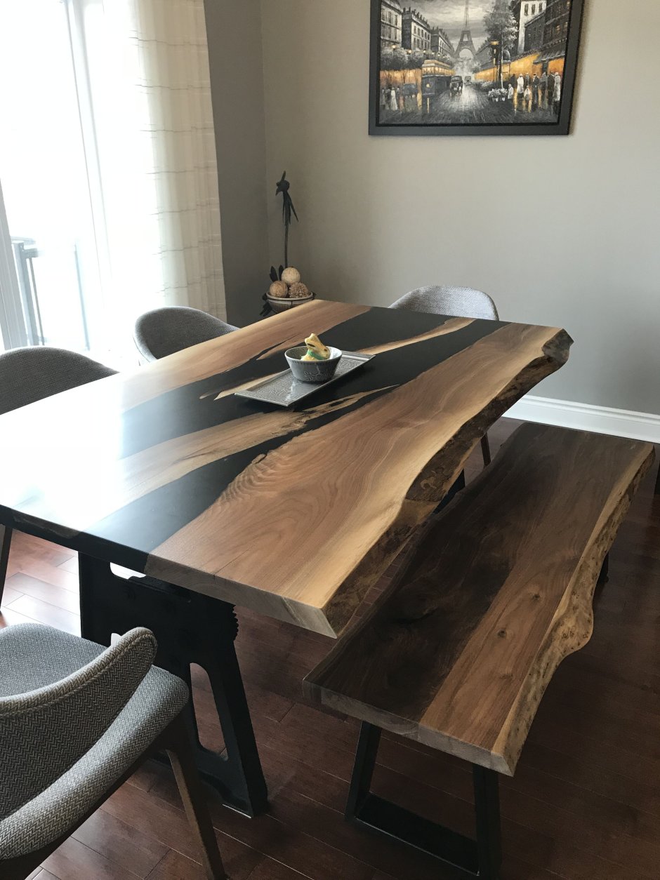 Обеденный стол с деревянной столешницей
