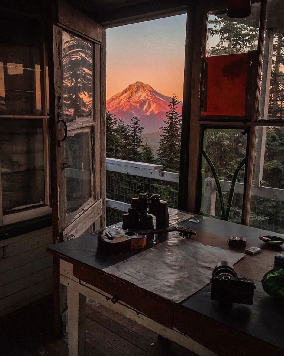 Атмосферный вид из окна