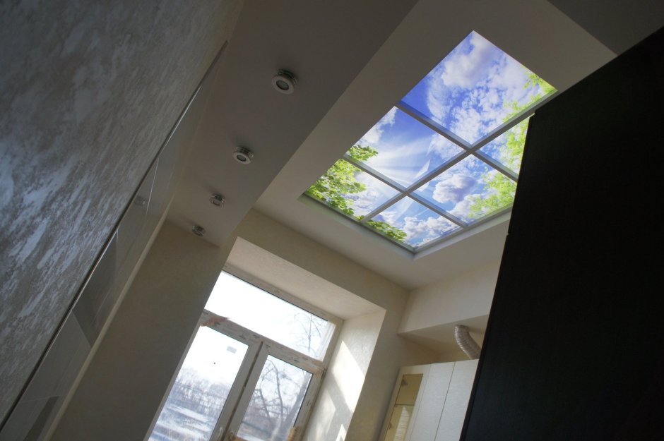 Фальшокно с подсветкой на потолке