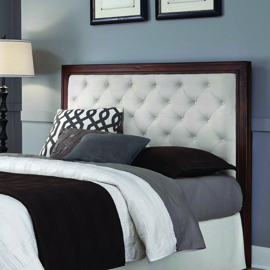 Кровать коричневая с мягким изголовьем