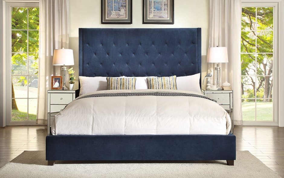 Синяя кровать с высоким изголовьем