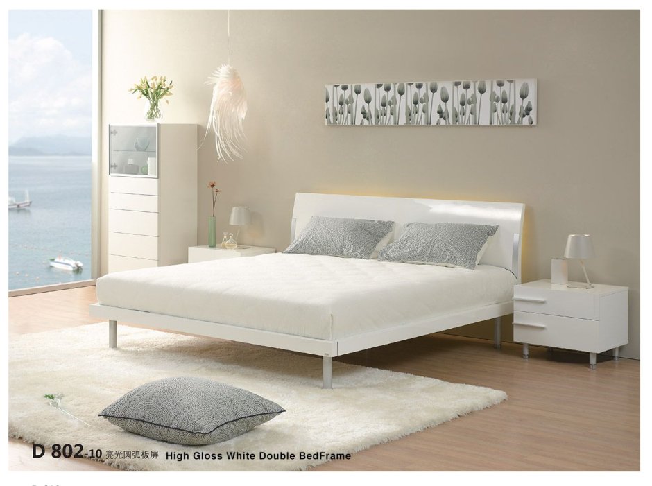 Кровать белая на ножках