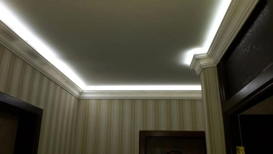 Потолочный плинтус с подсветкой для натяжных потолков