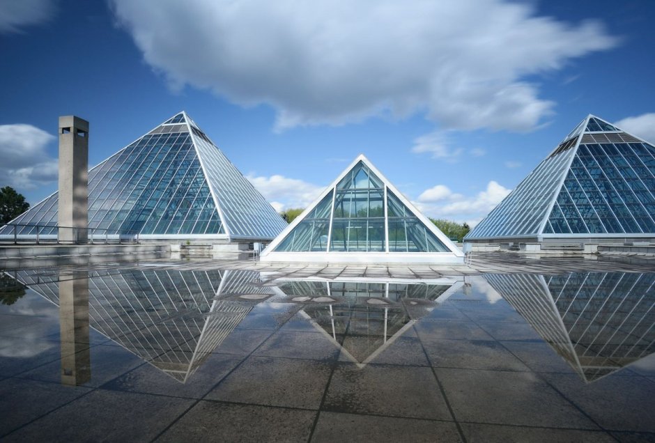 Оранжереи Маттарта (Muttart Conservatory), Эдмонтон