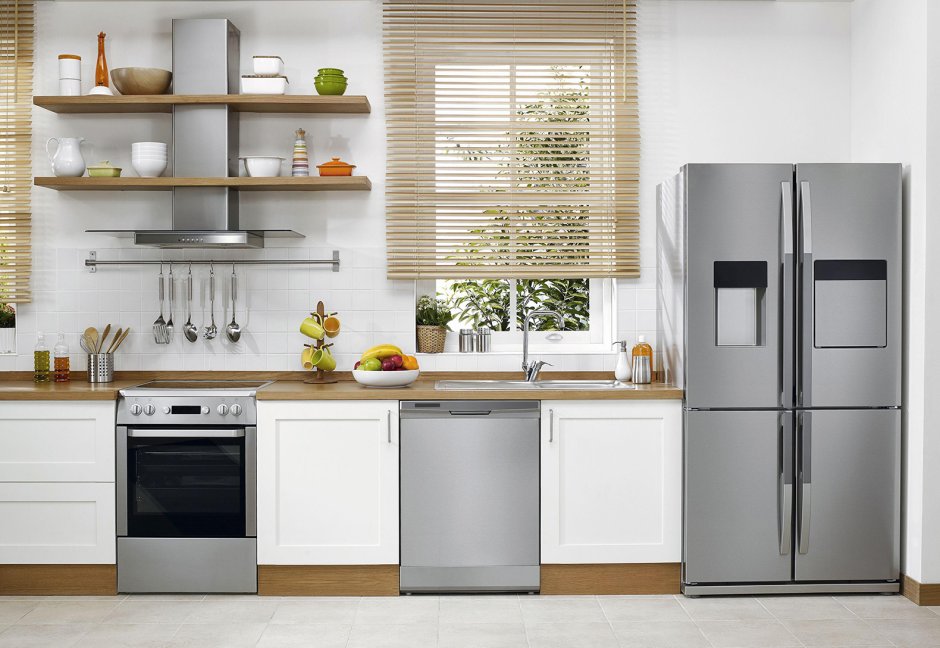 Холодильник на кухне дизайн